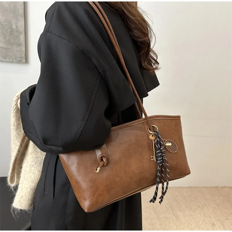 European American Retro Tote Bag, Korean Fashion Shoulder Bags Advanced Simple Handbag New Large Capacity Pendant Versatile Bags - Image 5