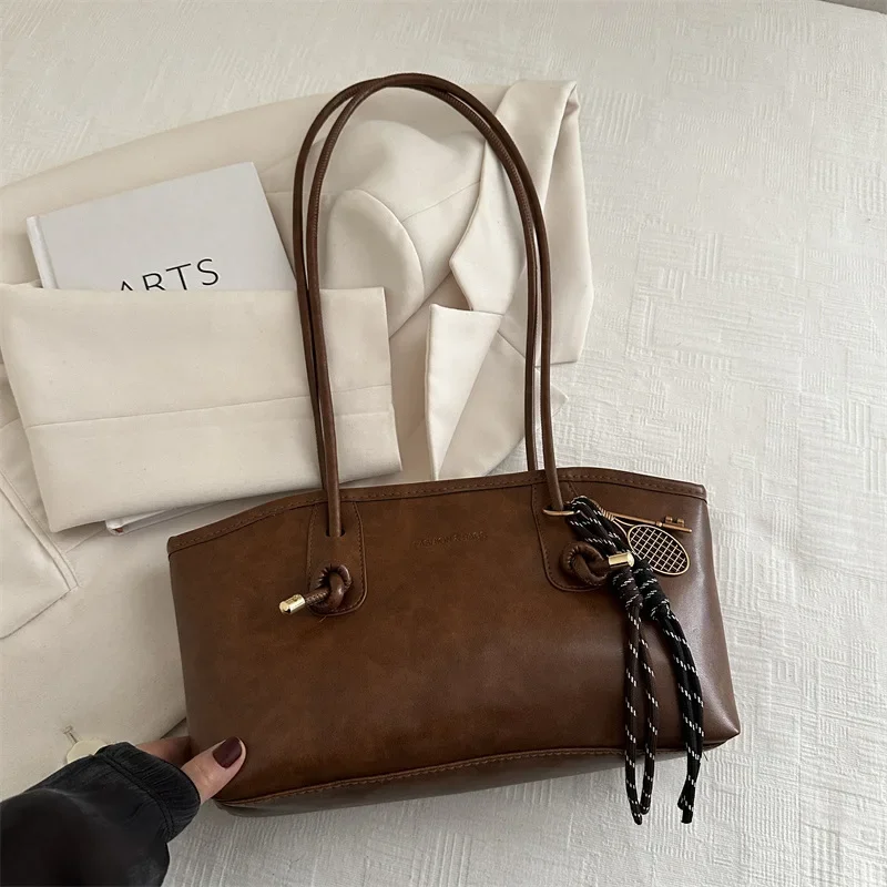 European American Retro Tote Bag, Korean Fashion Shoulder Bags Advanced Simple Handbag New Large Capacity Pendant Versatile Bags - Image 9