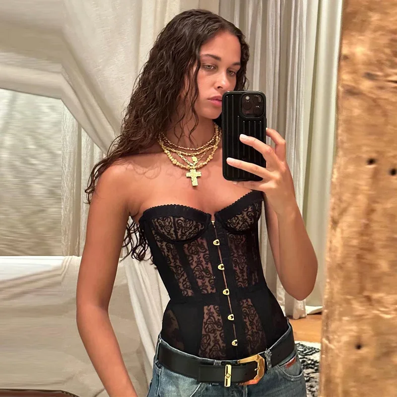 Sexy Slim Fit Corset Lace Hollowout Without Strapless Top Lace Up Slim Fit Tops 2026 Summer Women Street Trendy Vest من قسم التحرير الجماعيبلوزة ضيقة مثيرة بدون أكمام من الدانتيل بتصميم مجوف، مناسبة لصيف 2026، قطعة أنيقة وعصرية للنساء. - Image 4